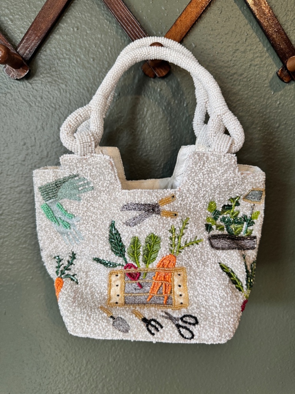 Beaded White Purse with Garden Motif